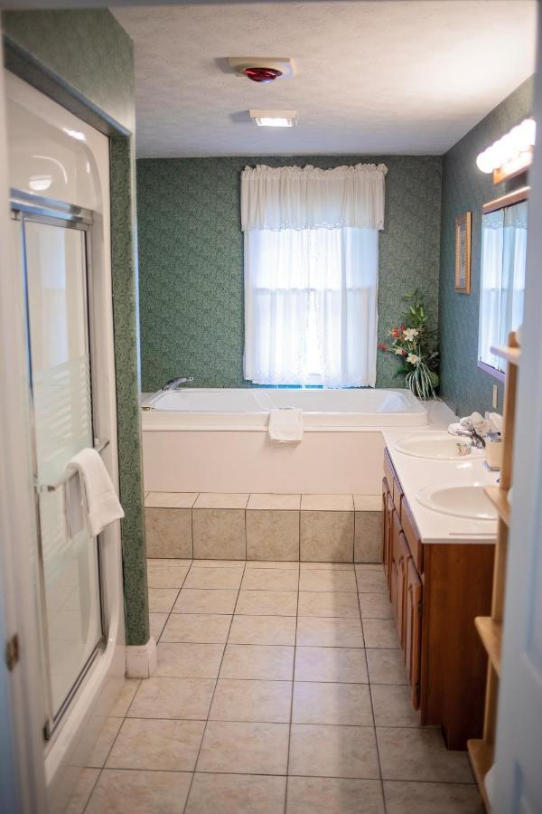 Longhouse Manor B&B Watkins Glen Bagian luar foto