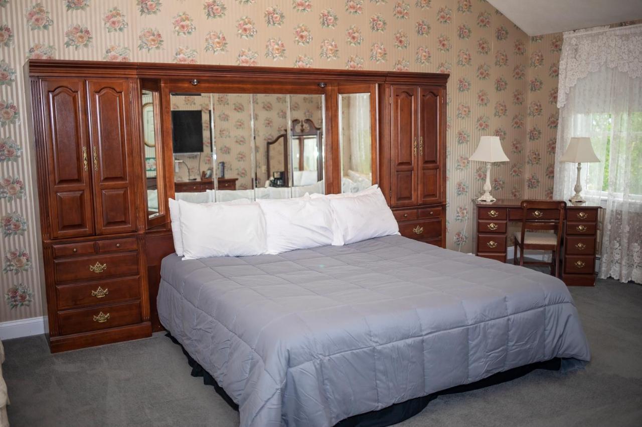 Longhouse Manor B&B Watkins Glen Bagian luar foto