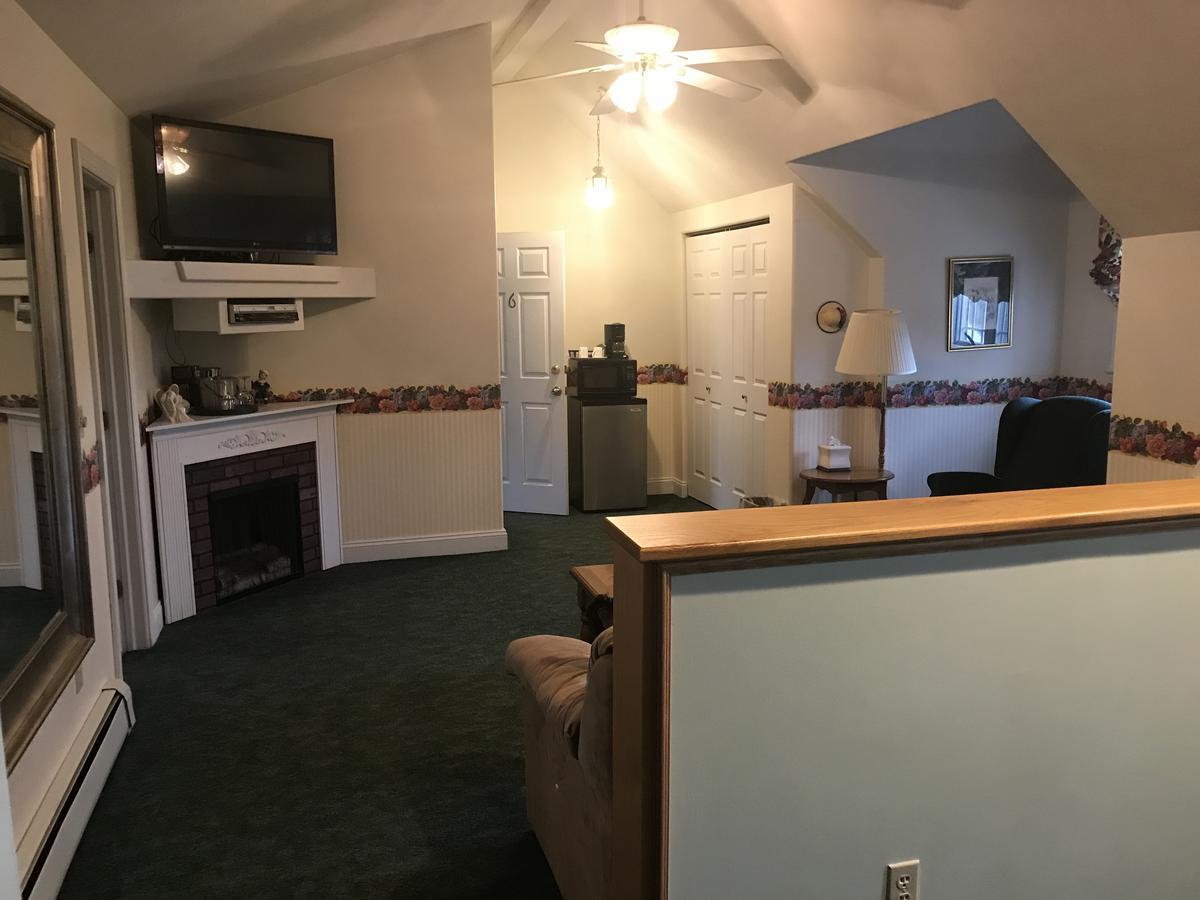 Longhouse Manor B&B Watkins Glen Bagian luar foto