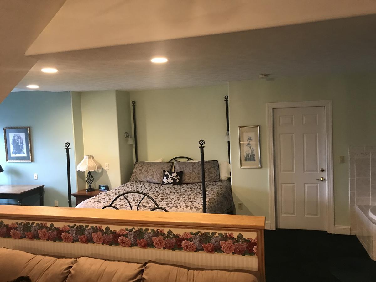 Longhouse Manor B&B Watkins Glen Bagian luar foto