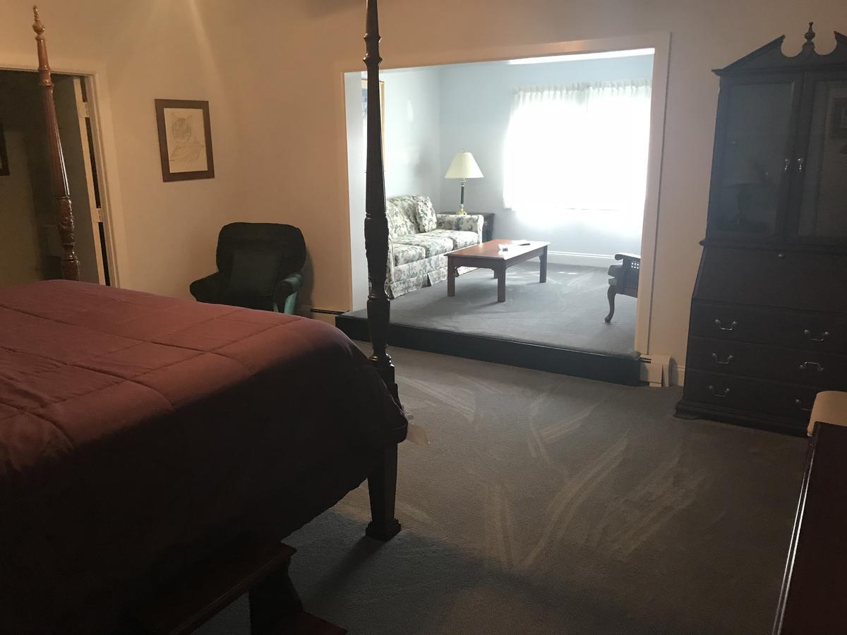 Longhouse Manor B&B Watkins Glen Bagian luar foto